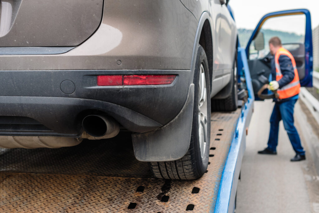 Towing vs. Roadside Assistance: What’s the Difference?