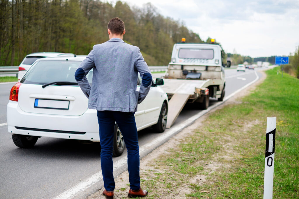 How to Stay Safe While Waiting for a Tow